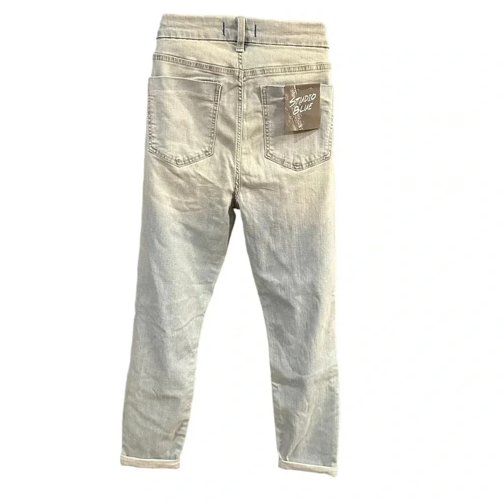 High Rise Light Blue Jeans - Picture 2 of 7